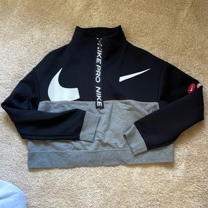 Nike Pro Dri Fit Cropped Half Zip Sweatshirt